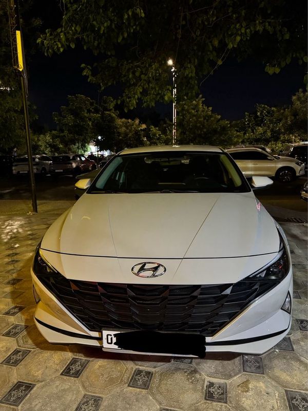 Hyundai Elantra. Hyundai Elantra.