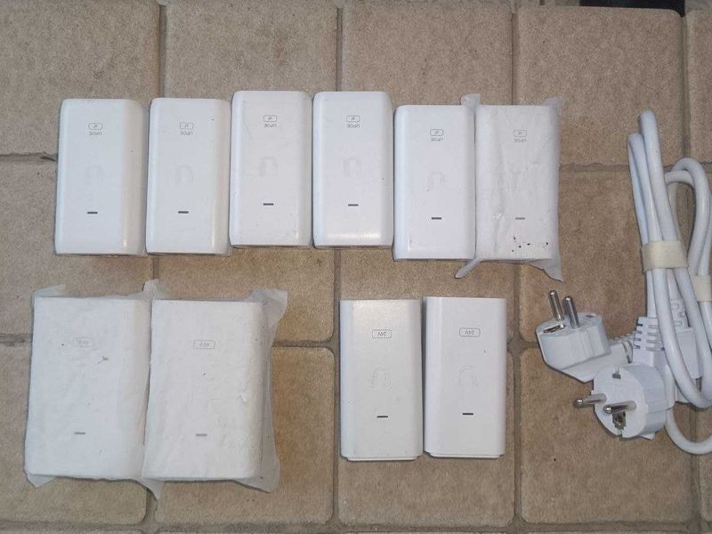 UniFi PoE 24V & 24 af & 48V UniFi PoE 24V & 24 af & 48V