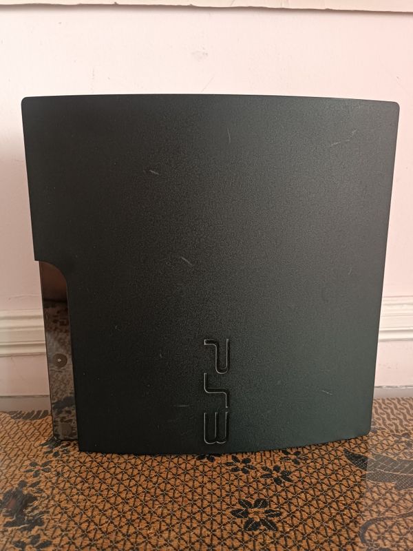 Playstation Slim 3 sotiladi Playstation Slim 3 sotiladi