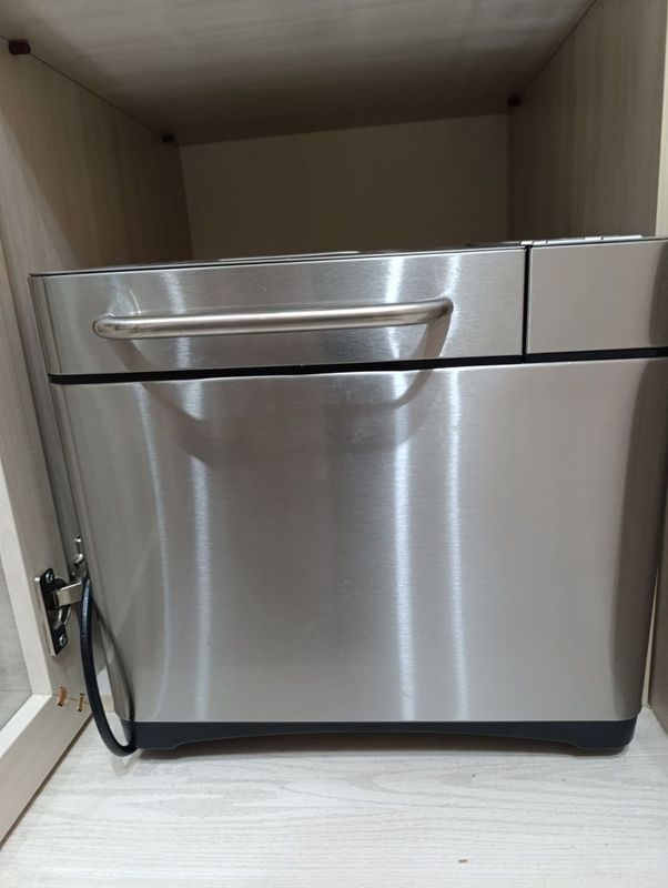 Продается хлебопечка UAKEEN ZL-1802 Продается хлебопечка UAKEEN ZL-1802