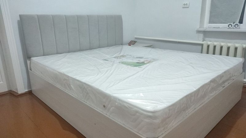 Спальний гарнитур: кровать, шифонер, трюмо, 2 тумбы