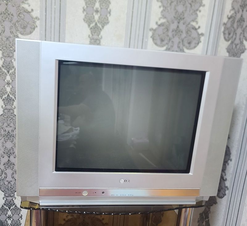 Срочно продаётся старый телевизор Срочно продаётся старый телевизор
