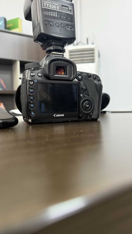 Срочно продаётся фото/видеоаппарат Canon Срочно продаётся фото/видеоаппарат Canon