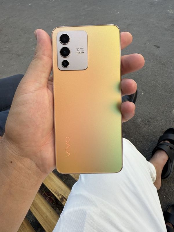 Vivo v 23 5 G telifon ideal xolatda hamma joyi ishlaydi Vivo v 23 5 G telifon ideal xolatda hamma joyi ishlaydi