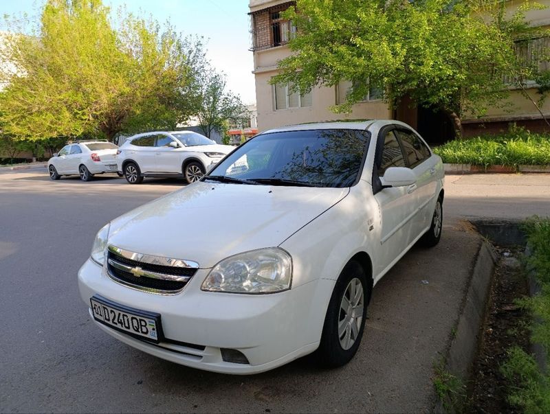 Продаётся Ласетти 1.8 3-я позиция Продаётся Ласетти 1.8 3-я позиция