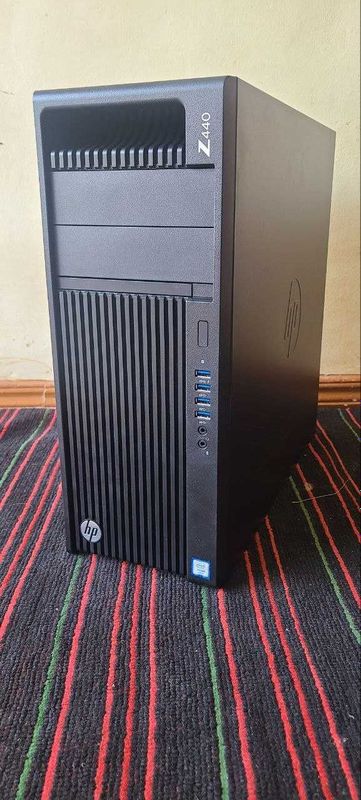 Serverniy kompyuter sotiladi
