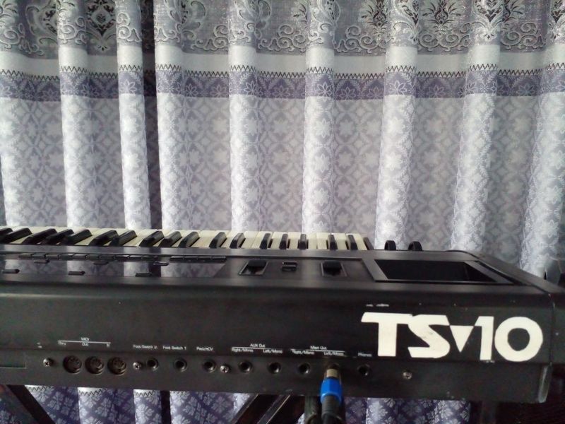 TS 10 ensoniq...