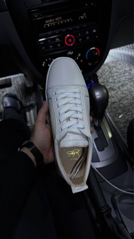 Christian Louboutin новая, с коробкой и документом