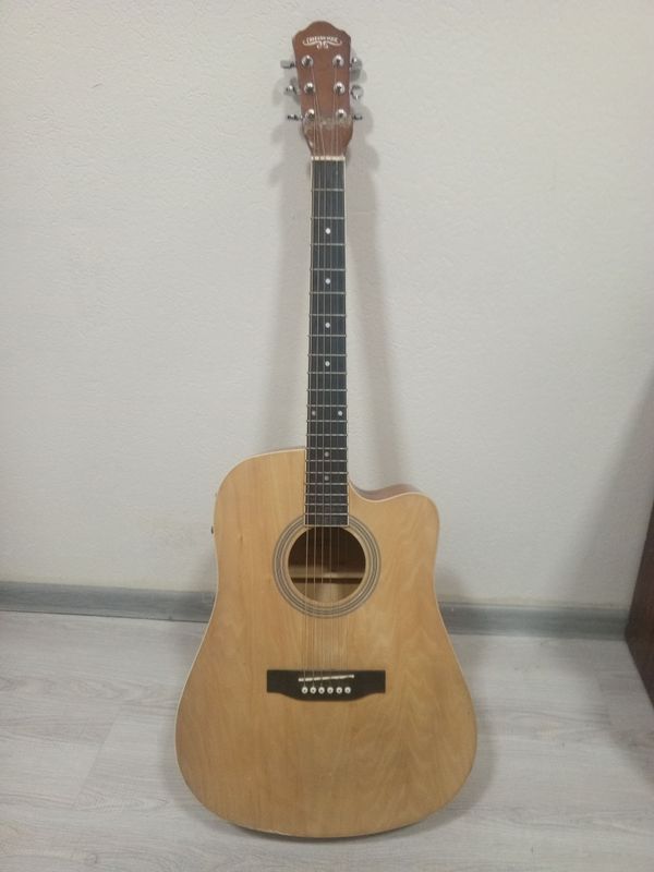 acustic gitara