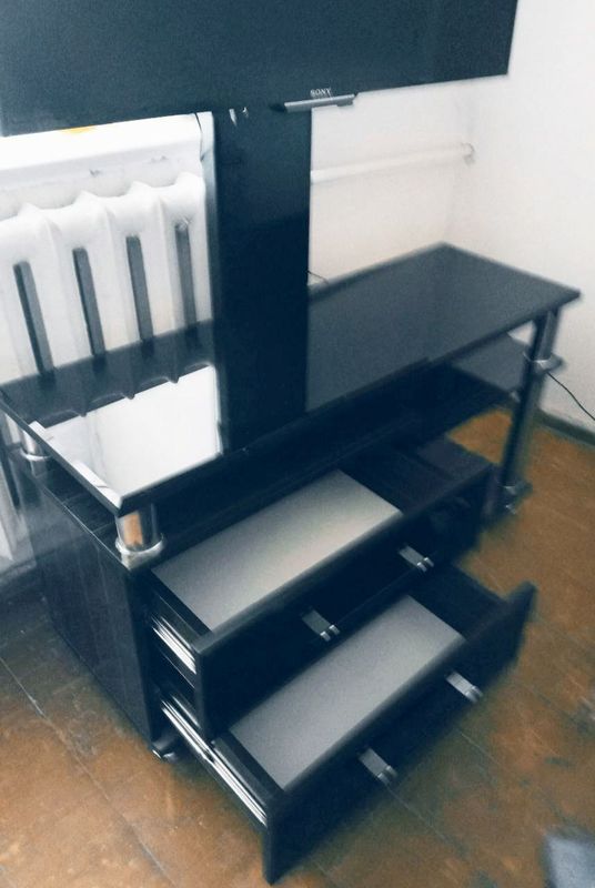 продаеться кронштейн с тумбой под телевизор