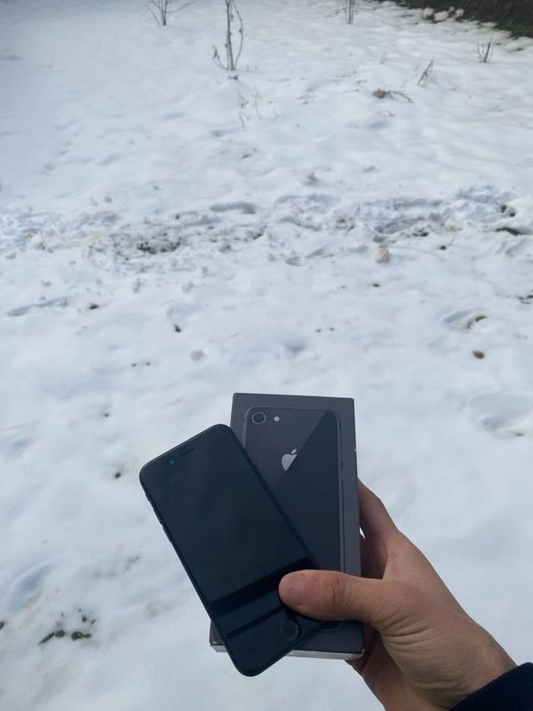 Iphone 8 64gb lla kar dakli Iphone 8 64gb lla kar dakli