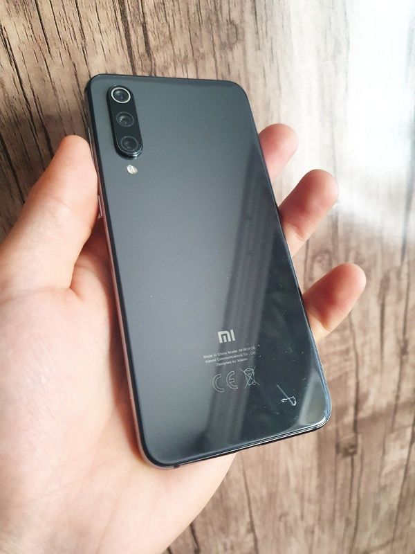 Xiaomi Mi 9 SE сотилади