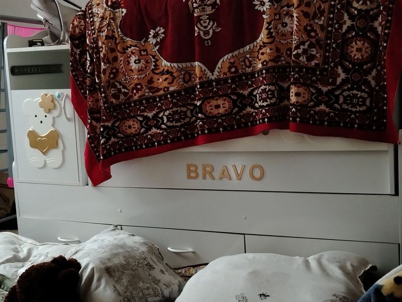 Bolalar kiyim uchun shkaf va Bolalar divani Bolalar kiyim uchun shkaf va Bolalar divani