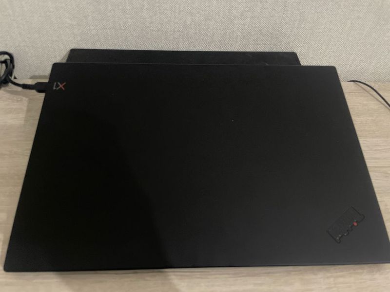 Lenovo X1 carbon шестого поколения Lenovo X1 carbon шестого поколения