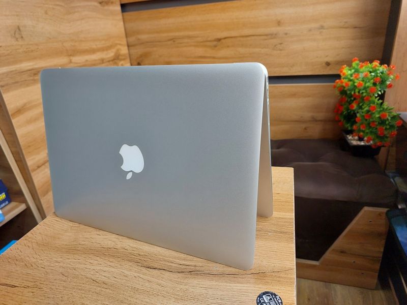 MacBook air 2013 holati ideal MacBook air 2013 holati ideal