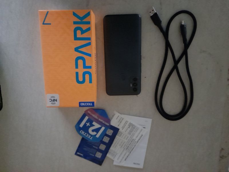 Tehno spark 7 сотилади.коплект хамма нарсаси бор
