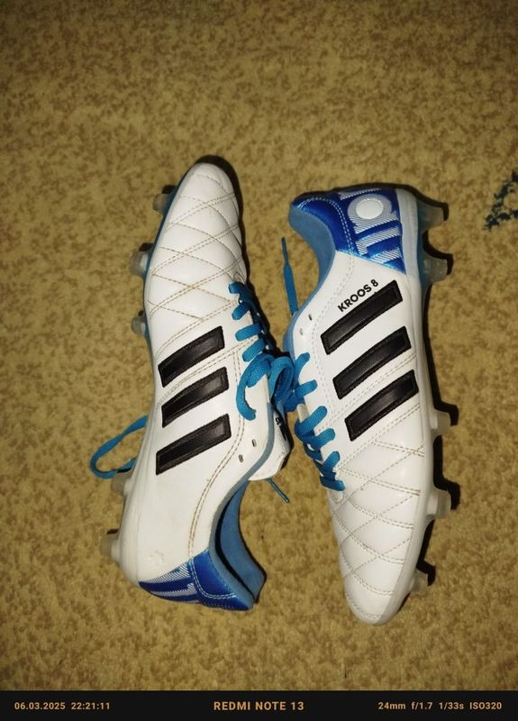 Butsi Adidas srochna sotiladi Butsi Adidas srochna sotiladi