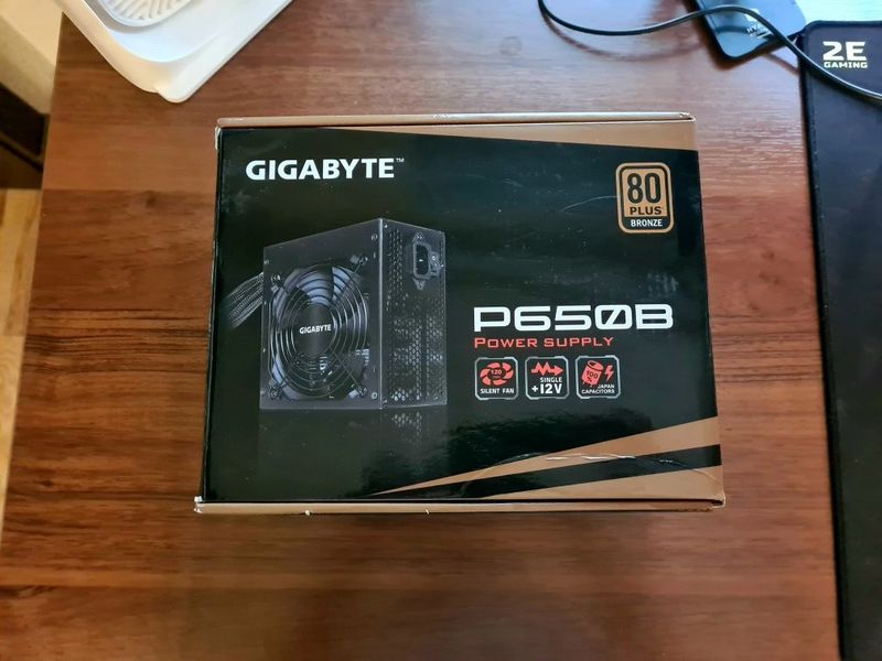 Блок питания Gigabyte P650B Блок питания Gigabyte P650B