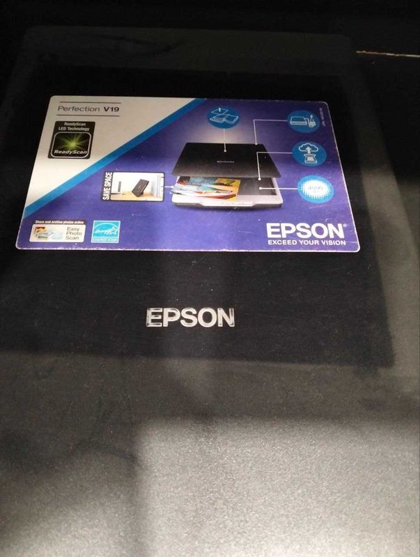 Сканер Epson V19 б.у. не рабочий Сканер Epson V19 б.у. не рабочий