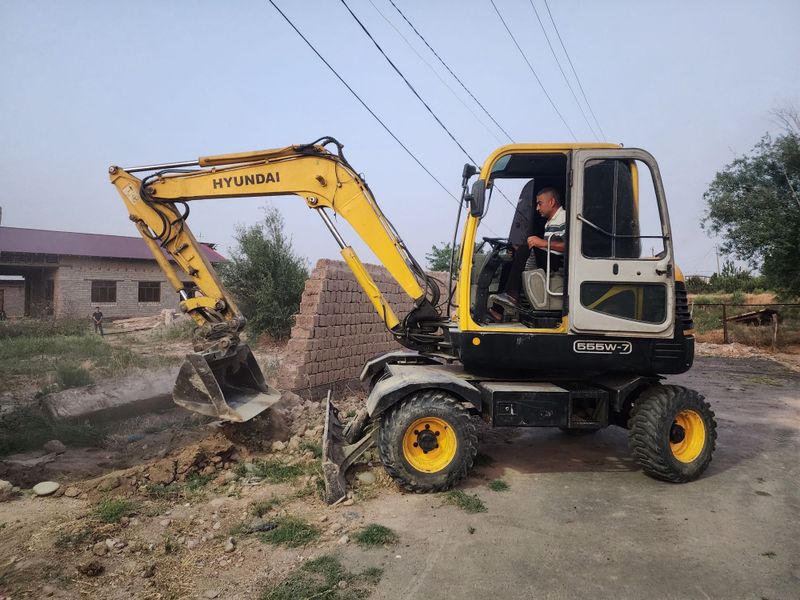 Mini Hyundai ekskavator xizmati Mini Hyundai ekskavator xizmati