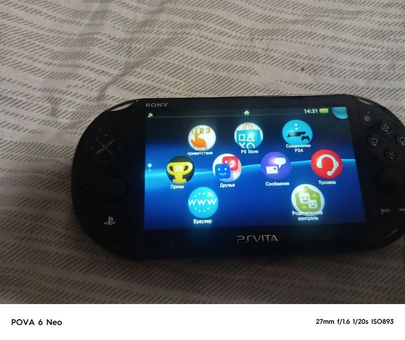 Продам игравшую приставку Ps vita Продам игравшую приставку Ps vita