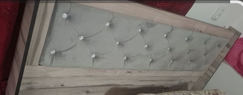 Spalniy mebel 2 kishilik. yig‘ilmagan holatda turbti. Spalniy mebel 2 kishilik. yig‘ilmagan holatda turbti.