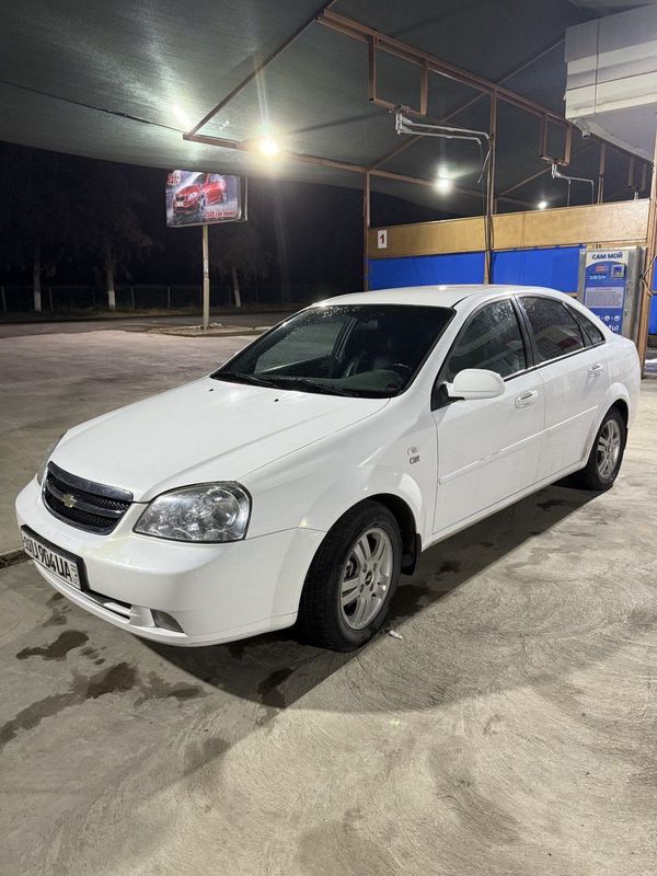 Chevrolet Lacetti sotiladi