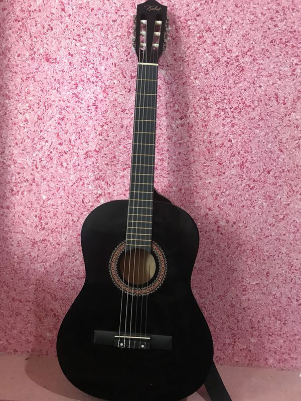Gitara Sotiladi! Gitara Sotiladi!