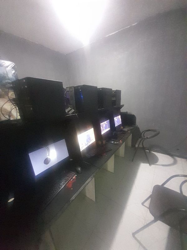 Computer sotiladi Computer sotiladi