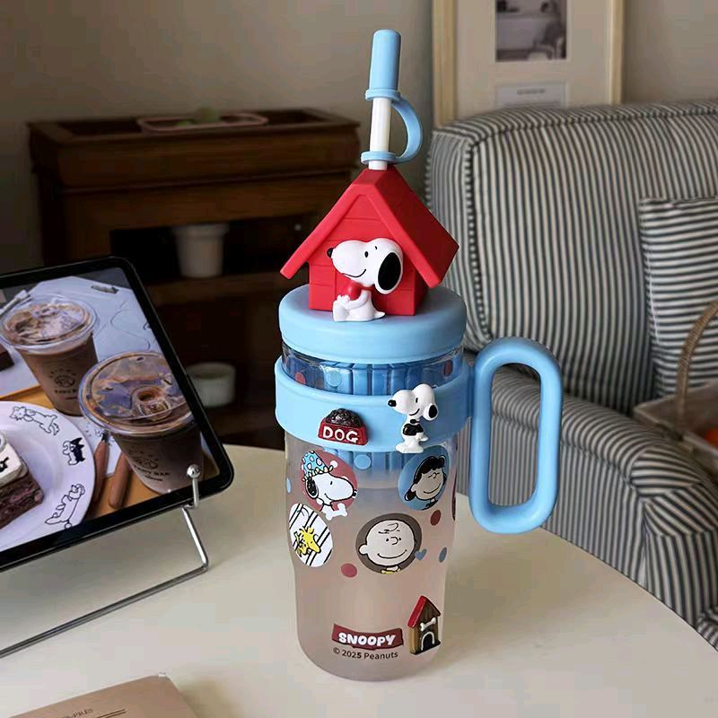 "Snoopy dizaynli qulay va o‘zgacha suv idishi" "Snoopy dizaynli qulay va o‘zgacha suv idishi"