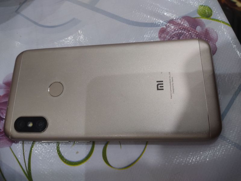 Redmi 6 pro 32 gb sotiladi holati norm Redmi 6 pro 32 gb sotiladi holati norm