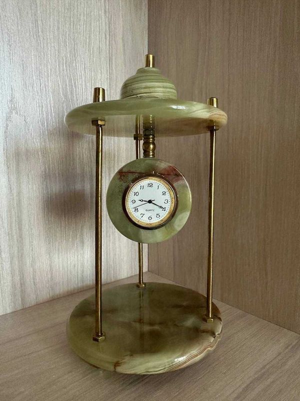 Часы камня из оникса Часы камня из оникса