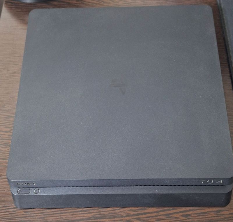 Продается PS 4 slim. Продается PS 4 slim.