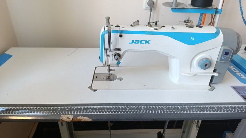 JACK f4 тикув машинаси холати аьло