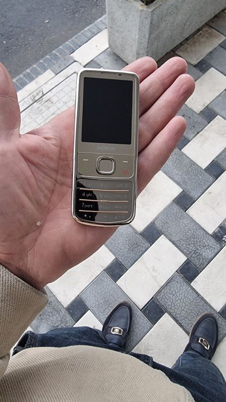 Nokia 6700 gold. Nokia 6700 gold.
