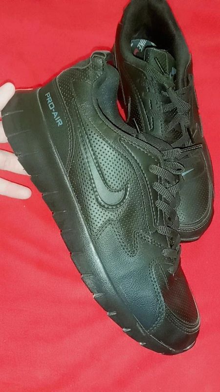 Nike krosofka yengi 42 razmer