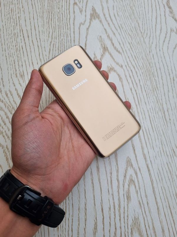 Samsung Galaxy S7 Duos. Joyi 4/64 GB Imeka o'tkan. Garantya bor Samsung Galaxy S7 Duos. Joyi 4/64 GB Imeka o'tkan. Garantya bor