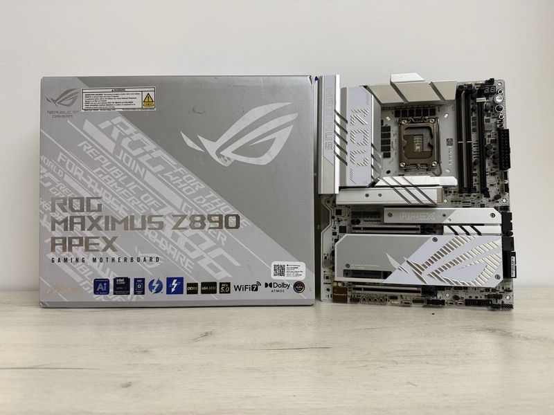 Asus ROG Maximus Z890 Apex WIfI7 Asus ROG Maximus Z890 Apex WIfI7