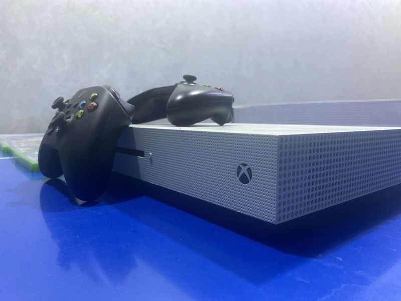 Xbox one s 1tb. Xbox one s 1tb.
