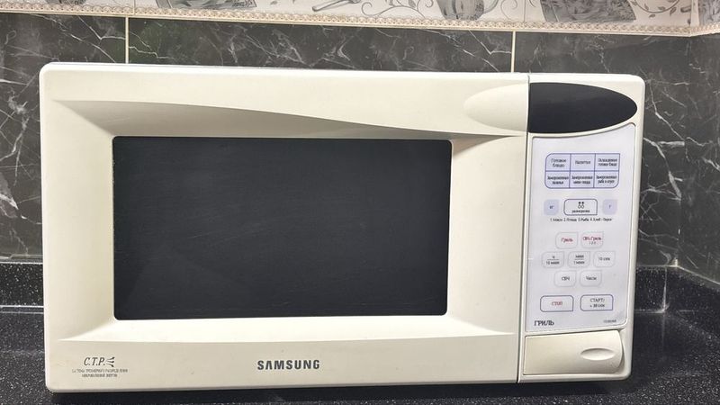 Продам микроволновую печь Samsung Продам микроволновую печь Samsung