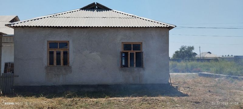Зудлик билан уй сотилади