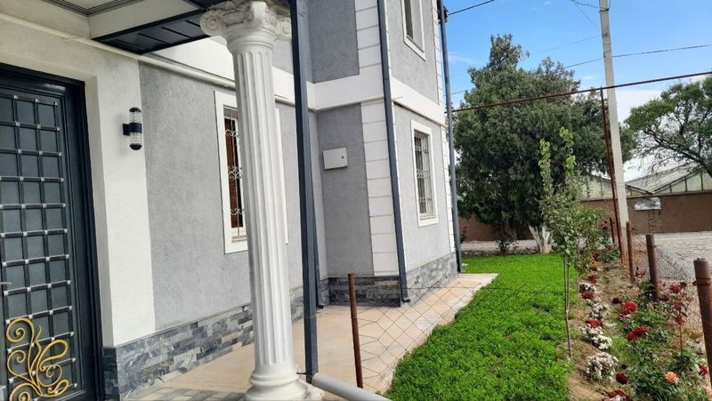2 қаватли ҳовли сотилади