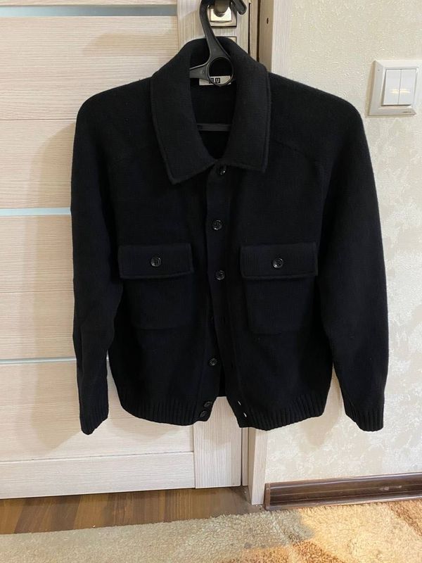 Жакет (жилетка, кардиган) Uniqlo из 100% шерсти. Новая, из Японии. Жакет (жилетка, кардиган) Uniqlo из 100% шерсти. Новая, из Японии.