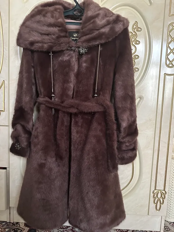 Shuba. Razmer 46.L Narxi 250ming. Holati yangidek Shuba. Razmer 46.L Narxi 250ming. Holati yangidek