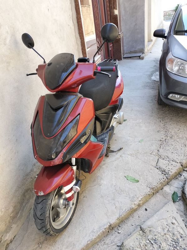 Skuter Lifan sotiladi 150 kub Skuter Lifan sotiladi 150 kub