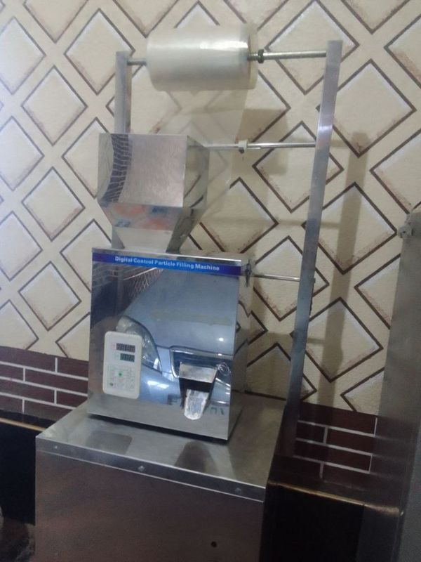 Qadoqlovchi aparat sotiladi