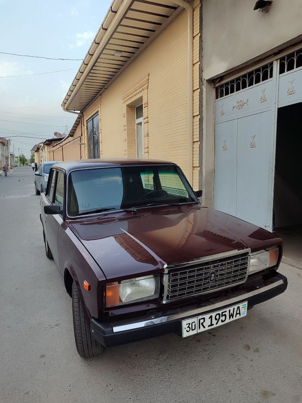 Vaz 2107 sotiladi holati yaxshi Vaz 2107 sotiladi holati yaxshi