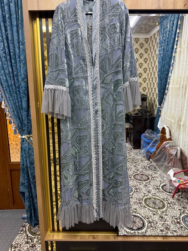 Abaya. 800 ming. 1 soat kiyilgan