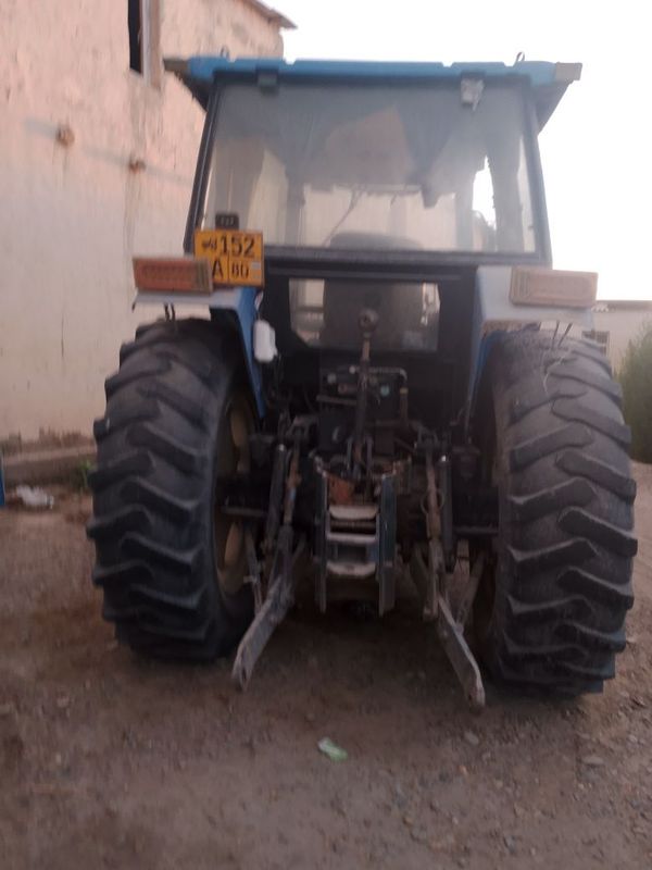New holand traktor