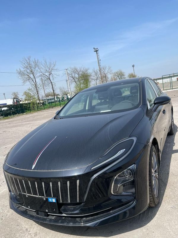 Hongqi E-QM5 500km qora rangli Toshkenda tayyor